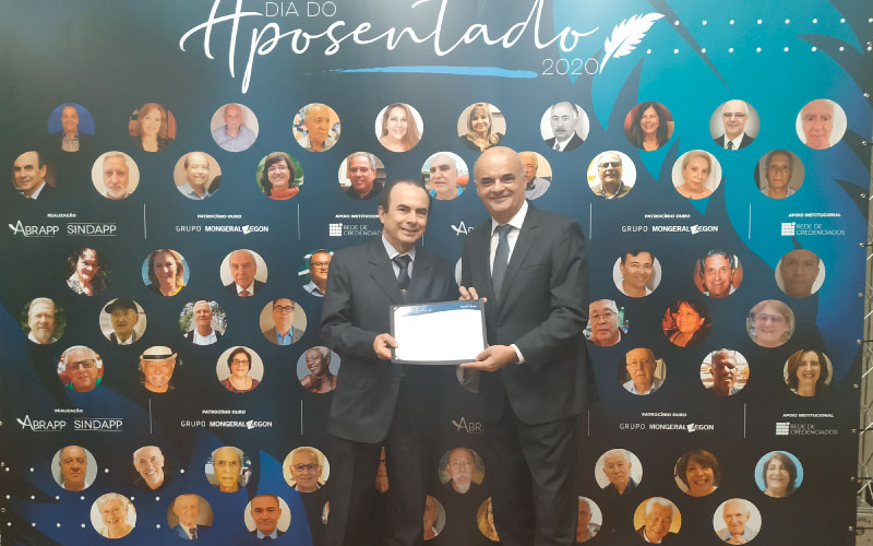 Economus homenageia seus aposentados