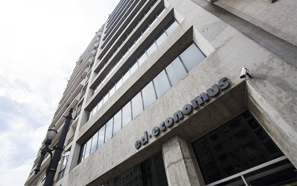 Fachada Economus
